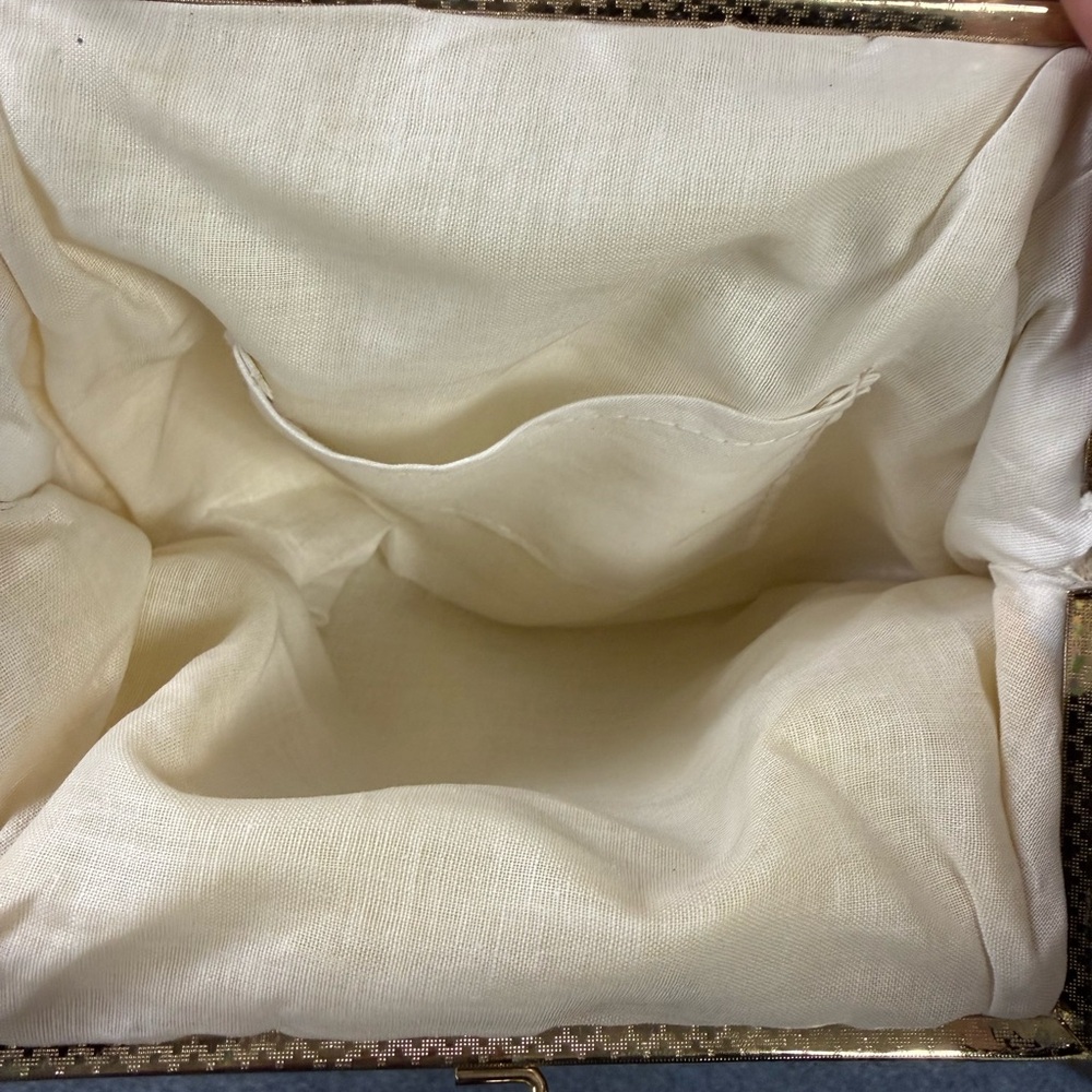 Vintage Beaded Hong Kong Elegant Cream lined Kisslock Handbag - Picture 8 of 14